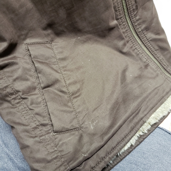 Womens GAP Faux Fur reversible vest size small brown/grey - Picture 9 of 9